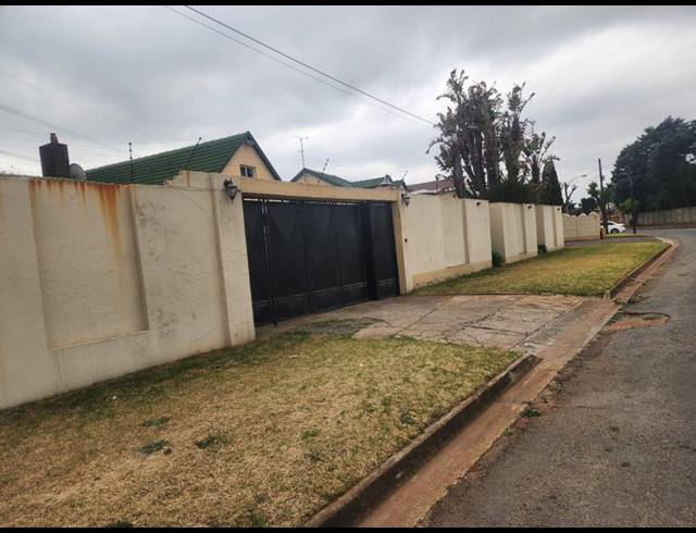2 BEDROOM PROPERTY TO RENT IN GERMISTON CENTRAL